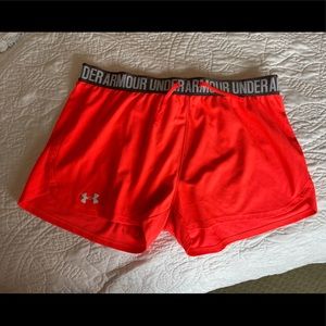 Women’s under armour play up shorts size large